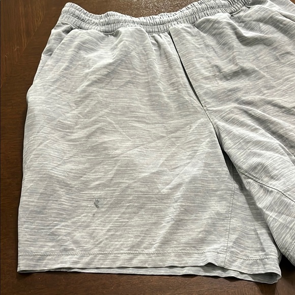 Lululemon Men's Gray Athletic Shorts - Picture 6 of 10